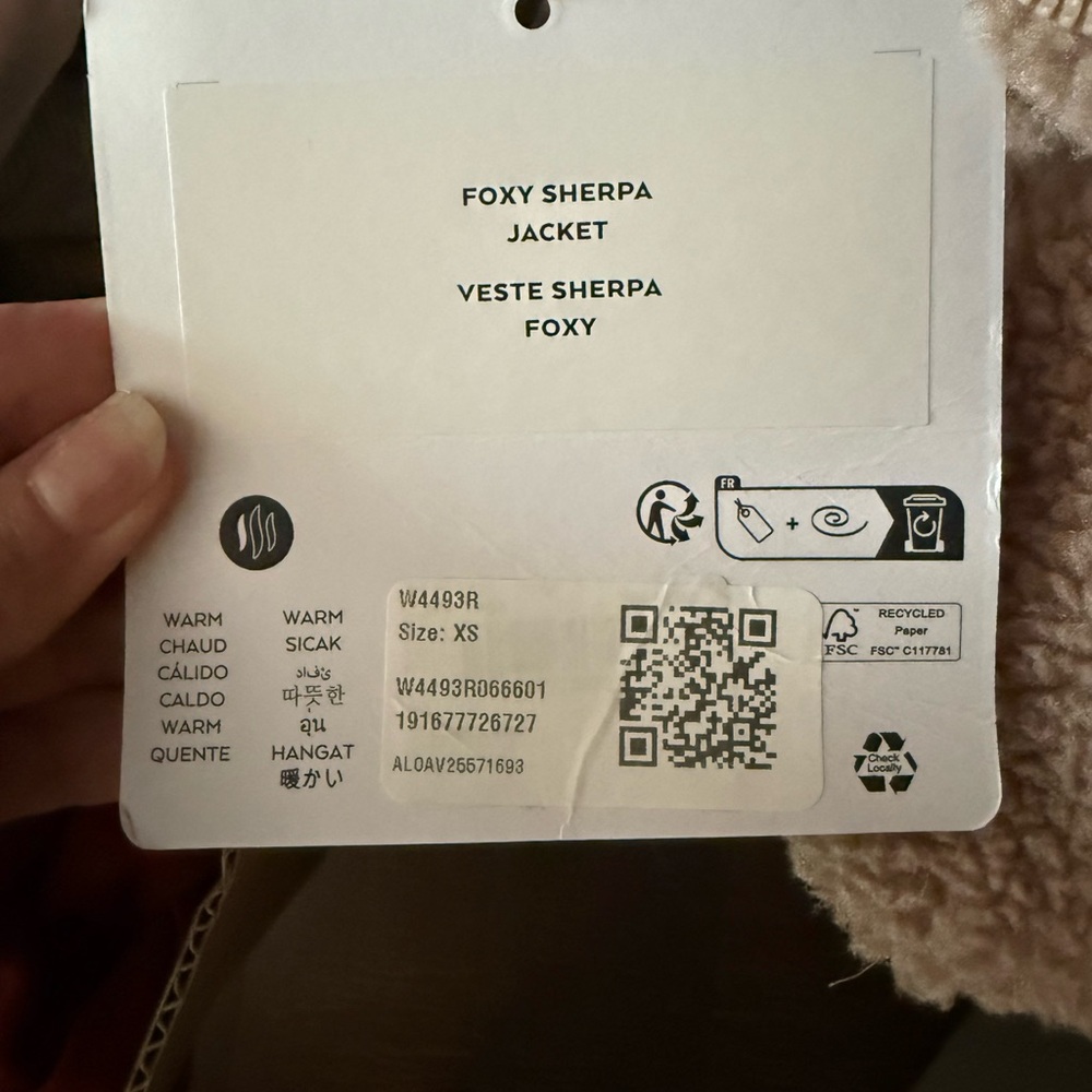 ALO Yoga Foxy Sherpa Jacket - Picture 5 of 6